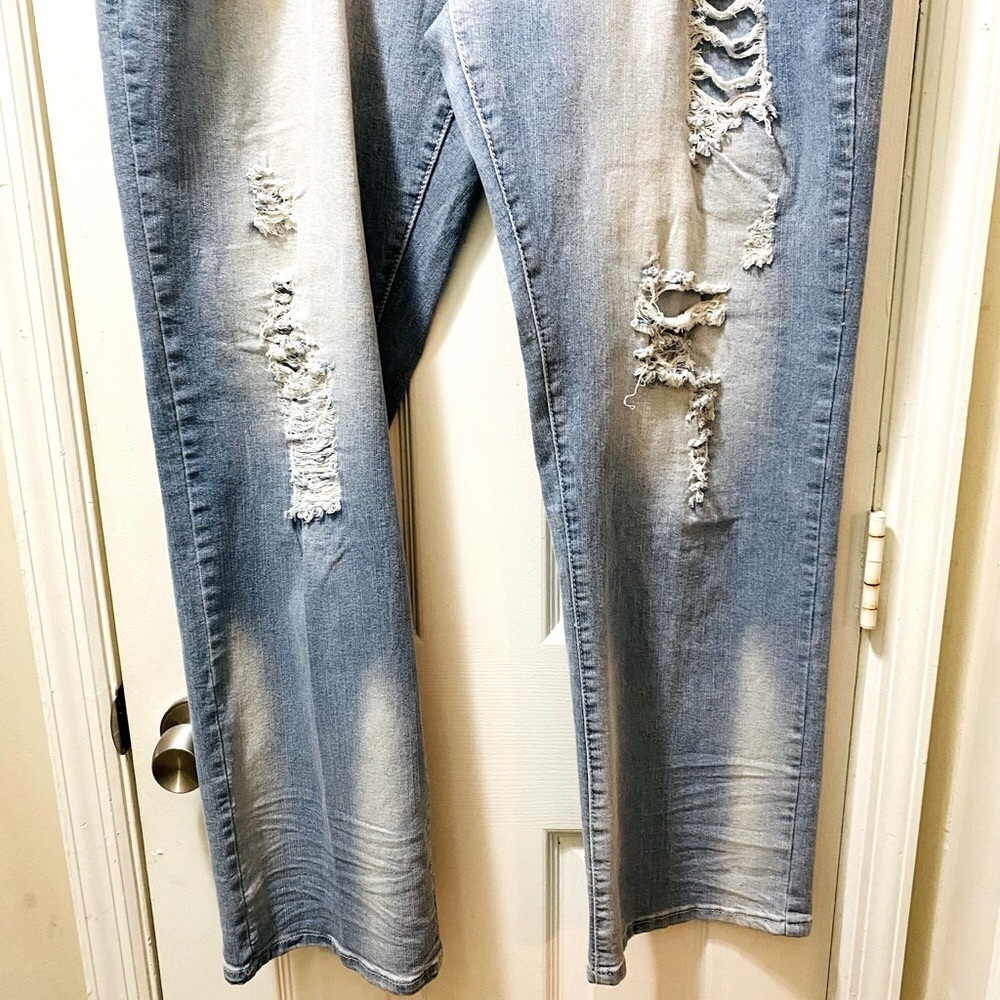 Men Jeans - Picture 7 of 7